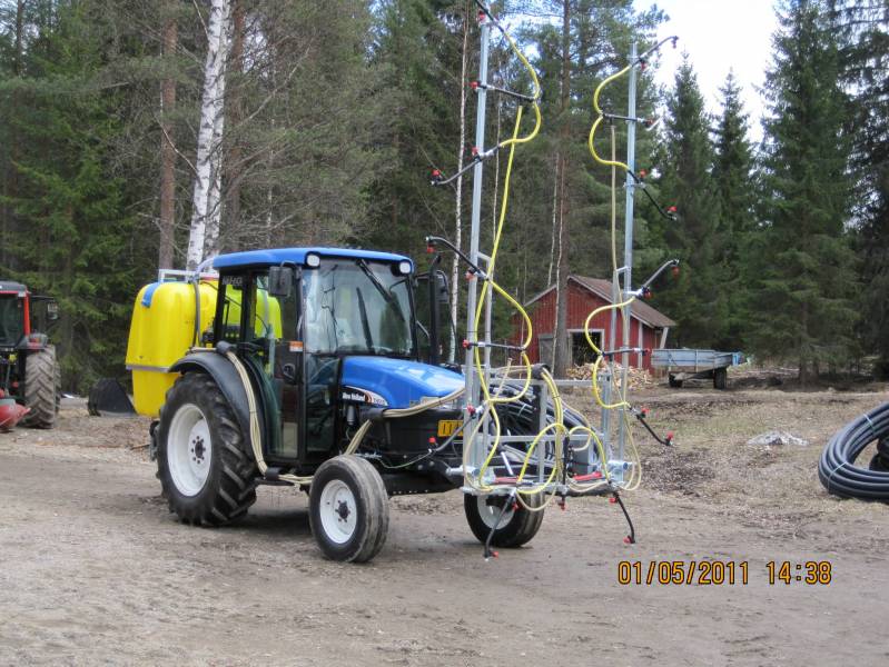 Ruiskutraktori
Nyykkäri ruiskutusvarustuksessa
Avainsanat: New Holland