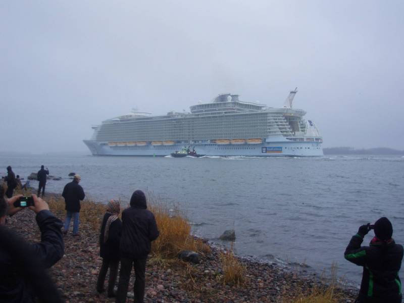 Allure of the Seas
Vieläköhän saadaan tälläisten jättiläisten tilauksia Suomeen.
