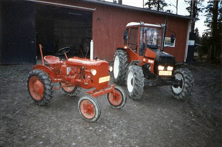 Valmet 20 1958 ja 604-4 1985
Kaverukset haistelemassa kevät ilmaa.
