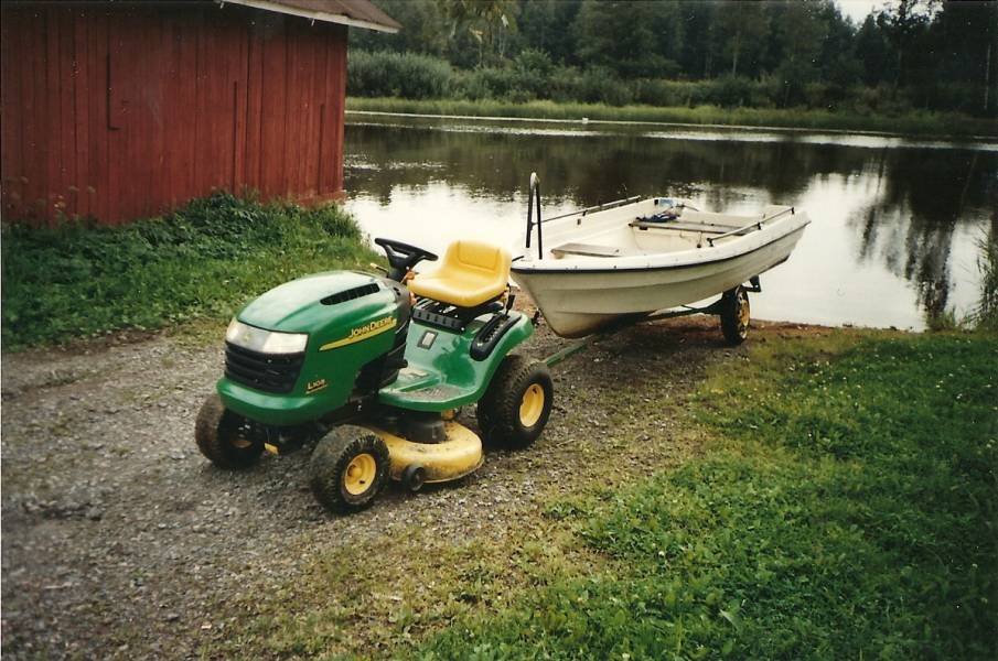 John Deere L105 2004+ omatekemä traileri
Jontikalla Terhi talviteloille.
