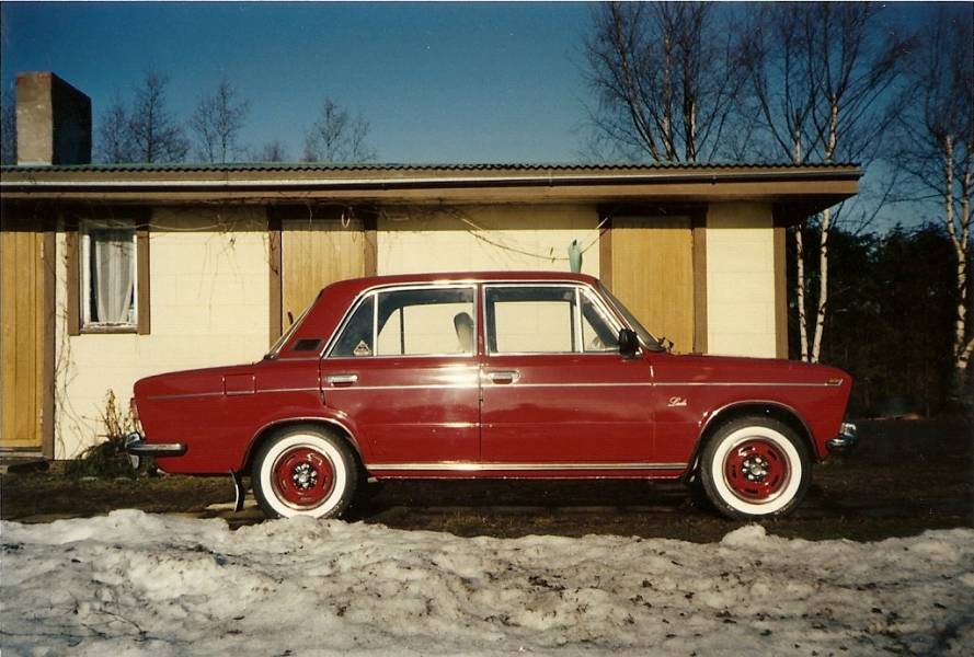 Lada 1300 S 1981
1988 armeijan jälkeen tuli maalautettua ja tuunattua "Siperian mersu" tuollaiseksi. Oi niitä aikoja...
