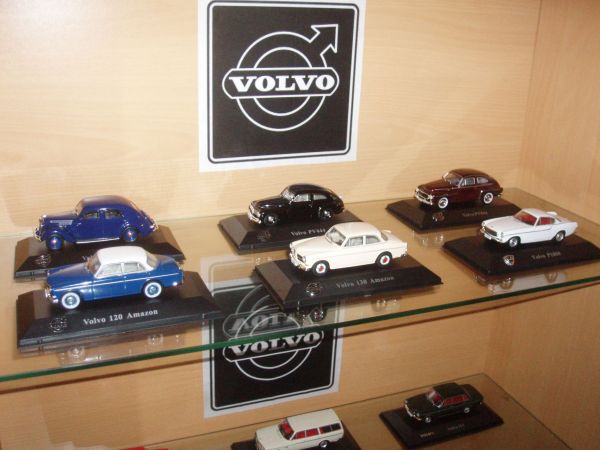 Volvo kokoelmaa
Editions Atlaksen keräilysarjaan saapuneita 1:43 mittakaavaisia metalliautoja.
