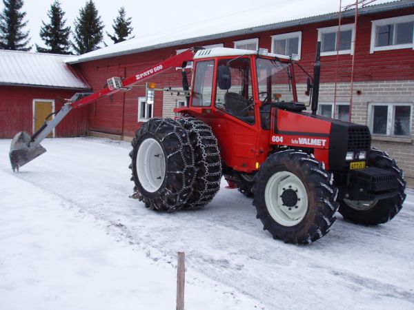 Valmet 604 
Kerrattain piti kaivaa mettään pikku vanero
