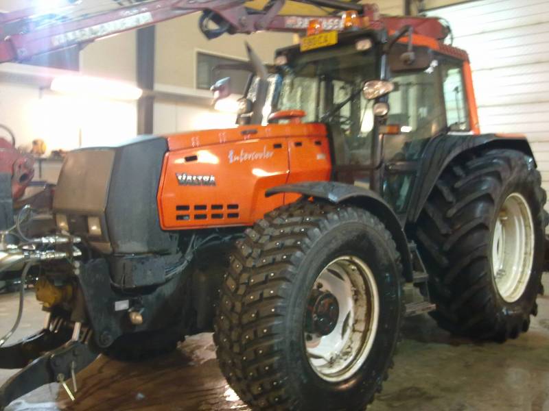 valtra
8950 ja uudet etu-töppöset
Avainsanat: valtra 8950 alliance