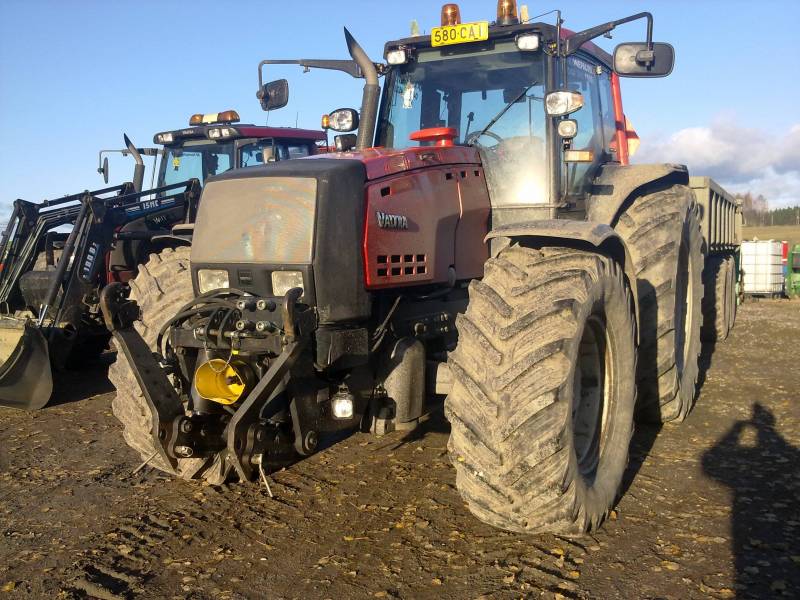 valtra 8950 ja multiva
tuli soran ajosta
Avainsanat: valtra 8950 multiva