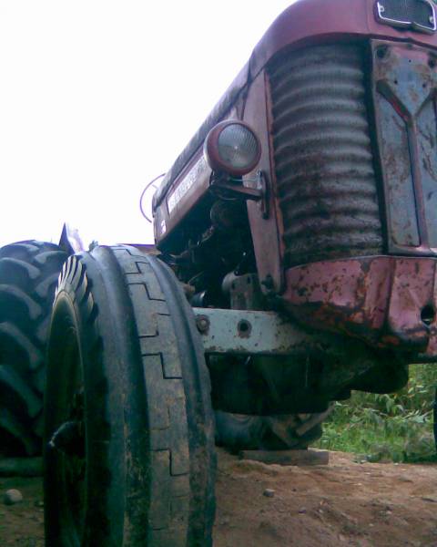 Aikansa suurtehotraktori--Massey-Ferguson 65
Vielä ennen kunnostusta
Avainsanat: MF 65