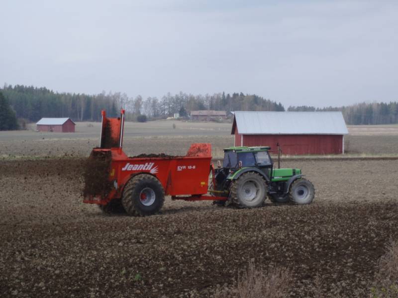 Deutz+Jeantil
Jeantil evr 12-8 ja sonta lentää!
Avainsanat: Deutz Jeantil