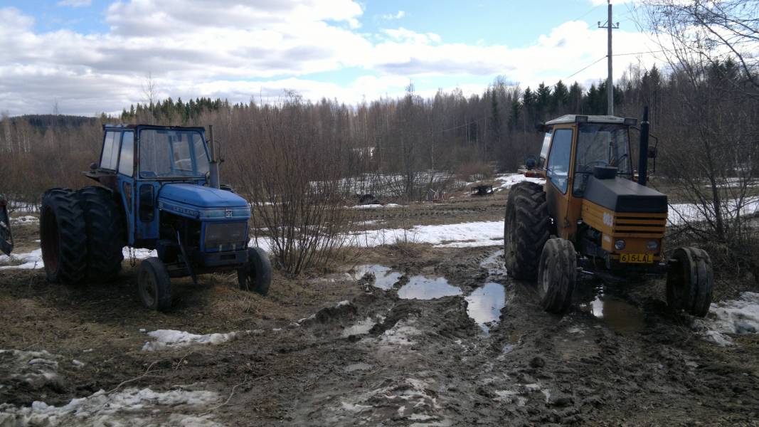 Leyland 344 ja Valmet 700
keväinen kuva leukusta ja vallusta
Avainsanat: Leyland 344 Valmet 700 803