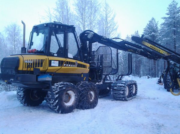 Energiapuu kone
Koulun ponsse gazelle ja moipun 250 syöttävä giljotiinikoura. Päivän päätteeksi öljy kahteli suoran reitin ulos tilttisylinterin kulmanipalta.
Avainsanat: Ponsse Gazelle Moipu