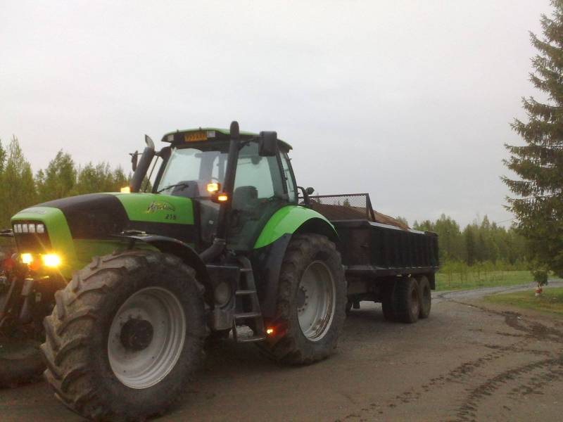 Deutz Fahr Agrotron 235
Multaa multaa
