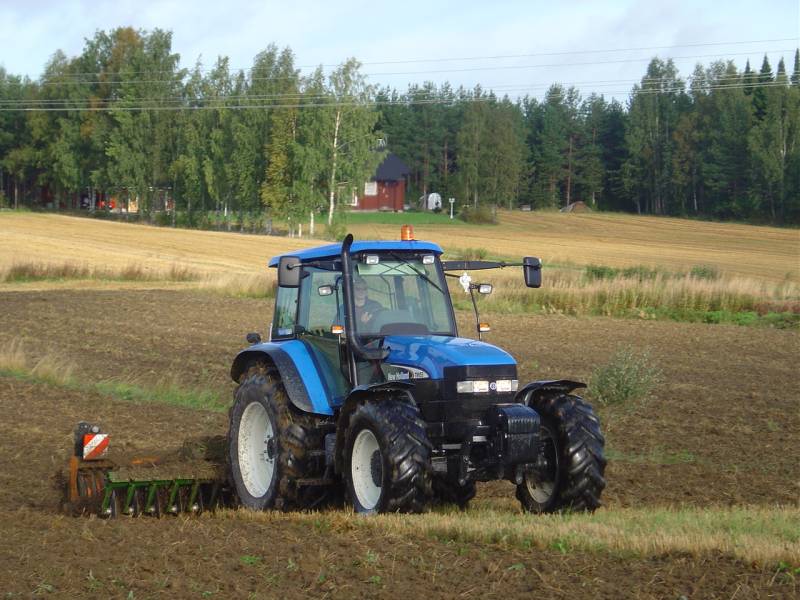 New Holland TM
Lautasmuokkausta
Avainsanat: Amazone