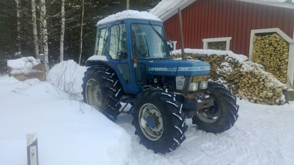 Ford 7610 ilman kuormaajaa
Pientä siistimistä pitäs.
Avainsanat: ford 7610