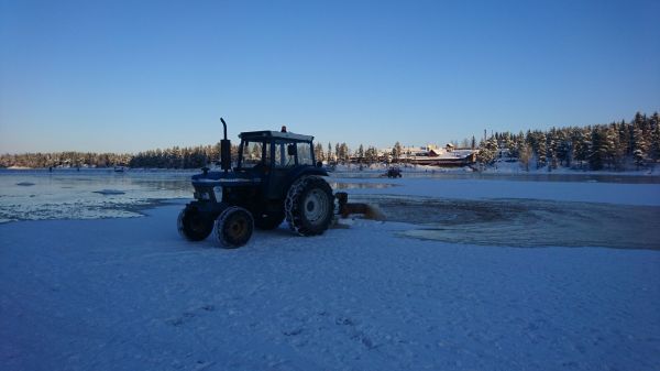 Jääparkki
Sunnuntain vietossa Tahkolla.
Avainsanat: Ford 6610