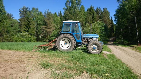 Ford 7610
pottumaan muokkaus kalusto
Avainsanat: ford 7610 esa sv 240