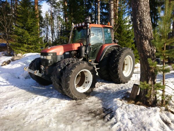 Väri vikanen
Uusin tulokas... muuten hyvä, vaan väärän värinen :D
Avainsanat: NH M135