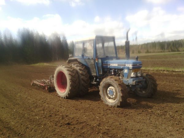 Ford 5610 ja tarmo 330
muokkausta
Avainsanat: Ford 5610 tarmo