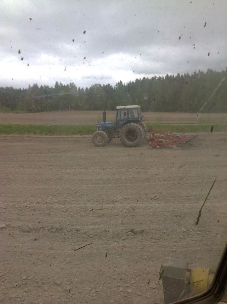 ford 5610
Meinas voorti olla tiukilla 4,5m äkeen edessä.
Avainsanat: ford 5610 vn 45