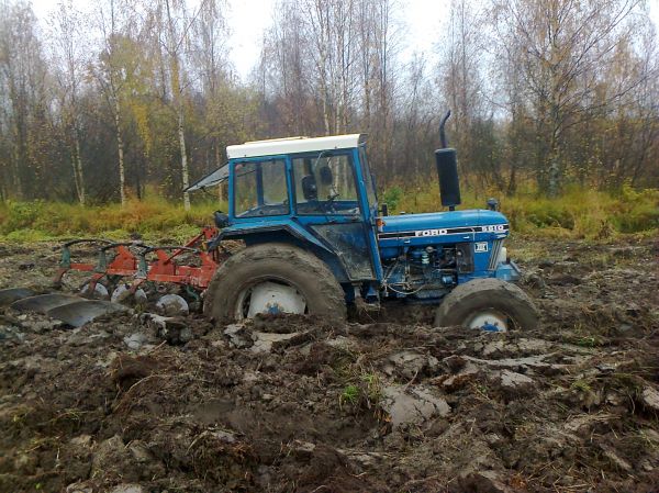 Kyntöjä  2013
Lupaavan alun tapaan kyntäminen sujui loistavasti...
Avainsanat: ford 5610 kverneland