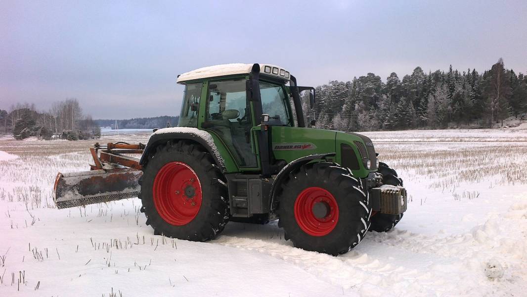 Fendt 412 Vario
Fentti & takalana
