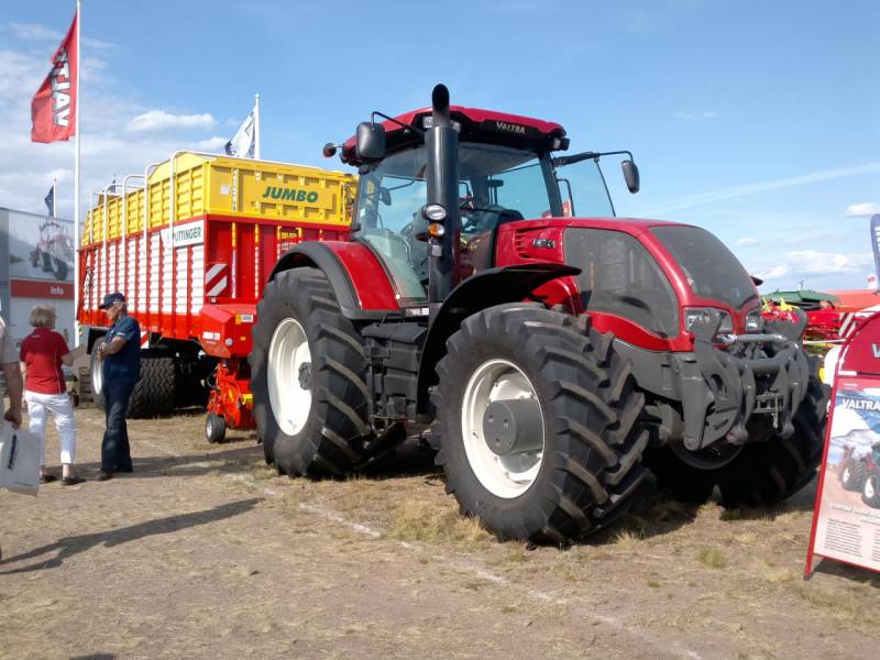 Valtra S353 
OKRA:n kalustoa
