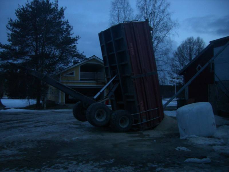 Kippausta
Jokin meni pieleen.
Avainsanat: Tuhti kippaus