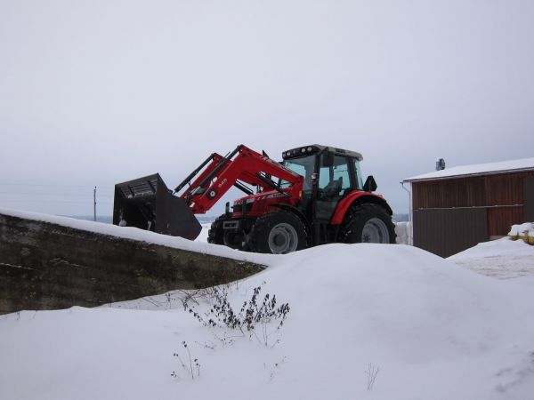 Massey Ferguson 5450
Tollanen tuli reilu viikko sitten. :)
