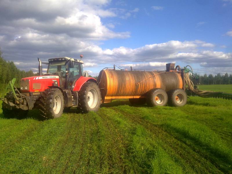 lietteenajoa
mf 7490, vepi ja agronicin multain
Avainsanat: massey-ferguson mf 7490 vepi agronic multain