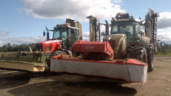 niittoa  2012
mf 7490 ja krone
fendt 924 ja kuhn
Avainsanat: mf massey ferguson 7490 fendt 924 krone kuhn perhonen