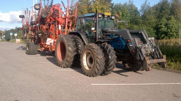 rehuntekoa
valmet 6600 ja kuhn karhotin
ja video pätkää löytyy osoitteesta:
http://www.pottupellossa.fi/gallery/displayimage.php?pid=49776
Avainsanat: valmet valtra kuhn