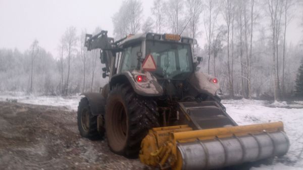 tienpohjan jyrsintää
t170 ja meri crushers
Avainsanat: meri crushers valtra t170