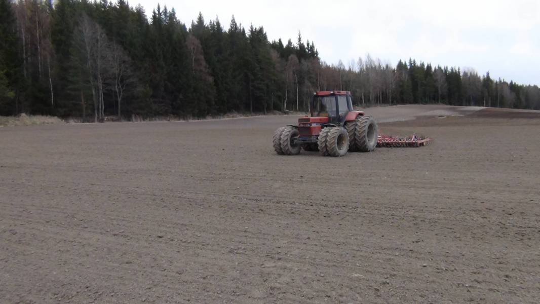 Äestystä natikalla ja 6 metrisellä vaderstad äkellä !!
