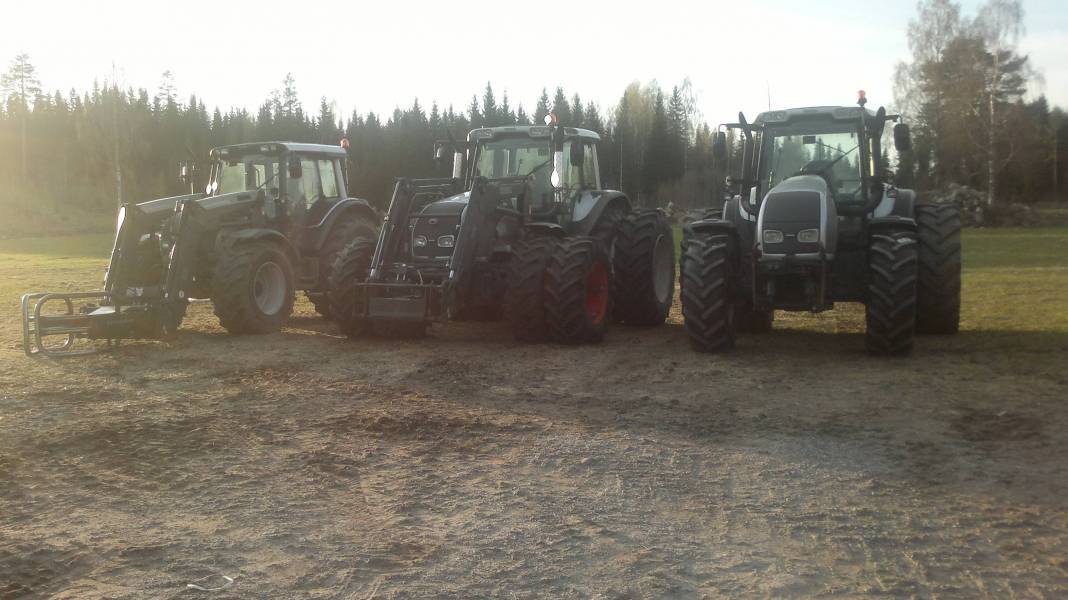 Traktorit
Valtra N141, Valtra T140 ja Valtra T190
Avainsanat: valtra t190 t140 n141