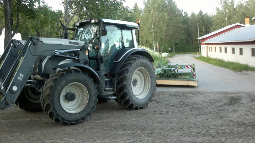 Valtra N141 ja Krone AMT 3200cv
Avainsanat: valtra krone