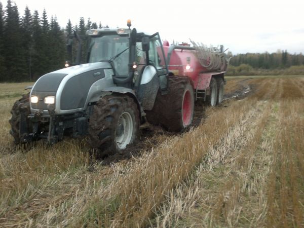 Lieteen ajoa
Siihen se sitte jäi....
Avainsanat: Valtra Livakka T190