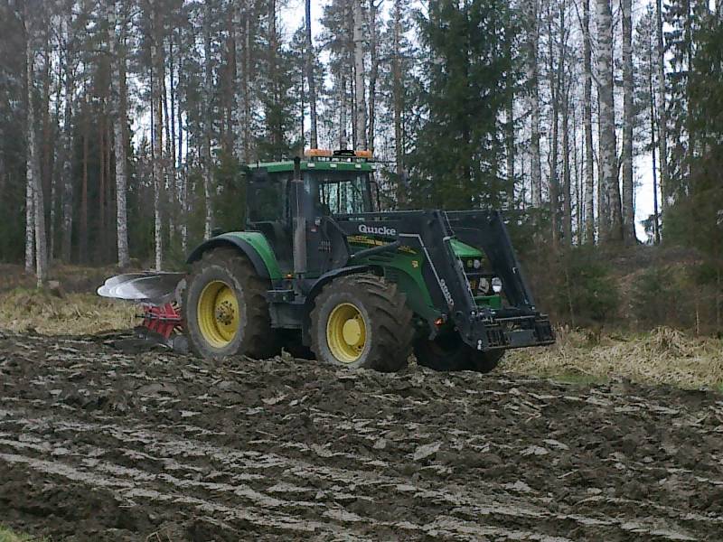 John Deere 7820
ekoja kyntöjä
Avainsanat: john deere