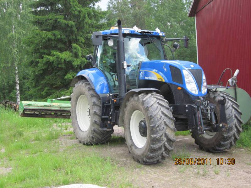 nyykkäri t6080 ja cabe
kyllähän sillä jonkinlainen vesakko kaatuu

Avainsanat: new holland