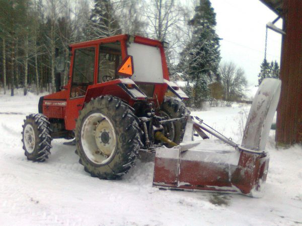 aurausta
aurausta valmetil ja esapatul
Avainsanat: volvo bm valmet 705 auraus esapatulla