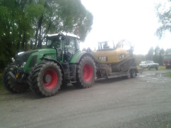 Fendt 936 ja cat 312c
Lavetin vetoa
Avainsanat: lavetti fendt