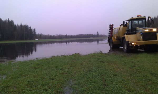 Kesä 2012
kenties hieman märkää :D
Avainsanat: pelto