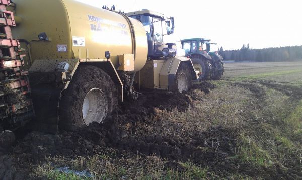 TerraGator 
kostean kauden 2012 ainut upotus jossa tarvittiin ulkopuolista vetoapua.
Avainsanat: upotus