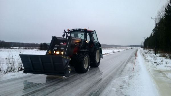 Hiekoituksia, ei vain tälle tielle..
Valtra T151 sami sl2300 & AT
