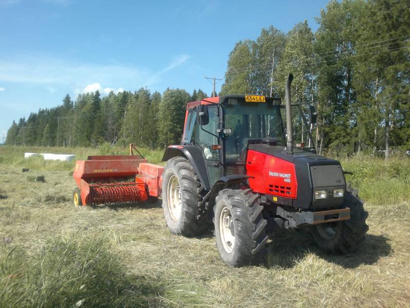 "Kuivaheinän" Tekoa
valtra valmet 6400 & Welger
