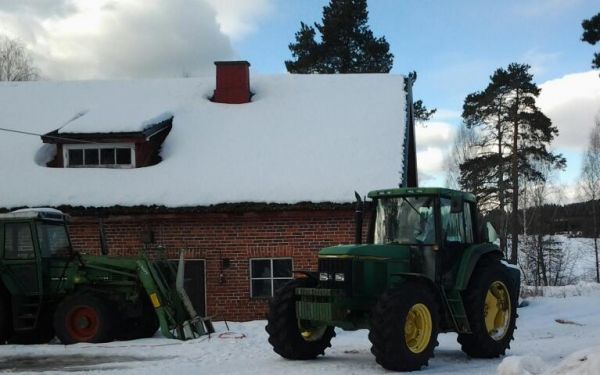 Fendt ja Jd
Fendt 310 farmer ja Jd 6800.
