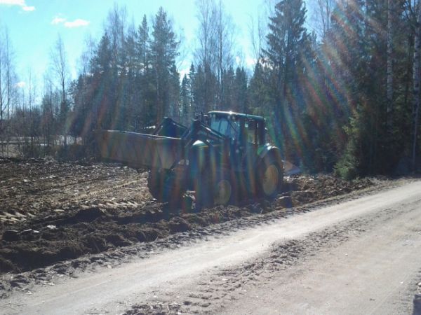 Pottupellon kyntöä
John Deere 6930 ja Kverneland 4 siipiset kääntöaurat.
