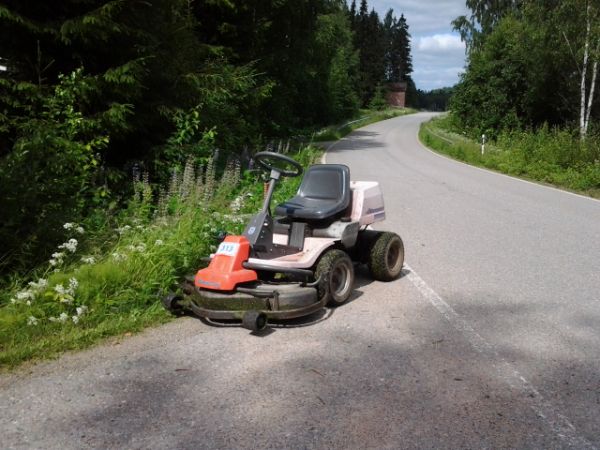 Husgvarna rider 16
Nurmikoitten leikkailuja.
