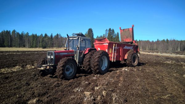 Kevät työt aloitettu
Kuivalannan levitystä. 
Avainsanat: Massey-ferguson 399 mf jeantil