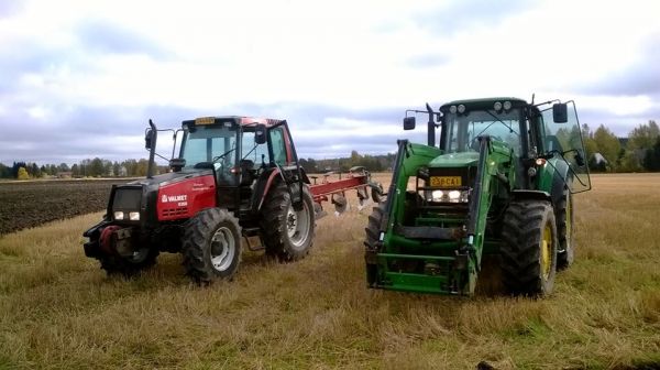 valmet 6300,ja John deere 6530
koulun kyntö kalustoo
