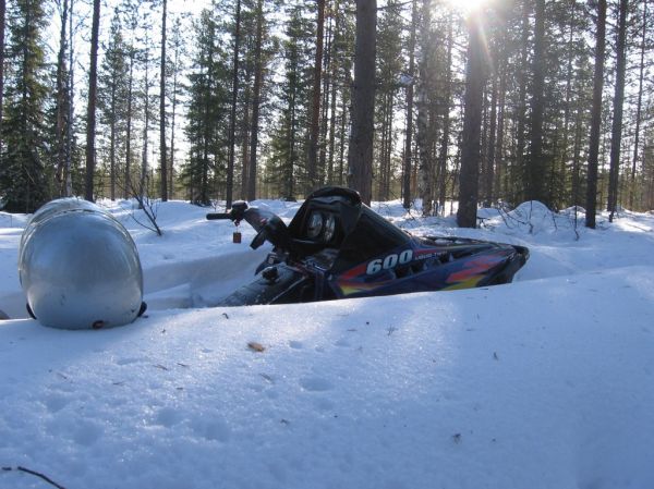 Viime talven kelkkareissuja
Oli vähä lunta
