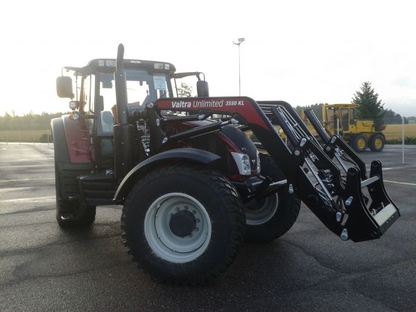 Valtra NX163D & James 3550KL
