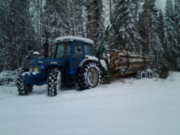 Ford 7810, Patu65, kronos2010
Pellon laitoja avarrettu.
